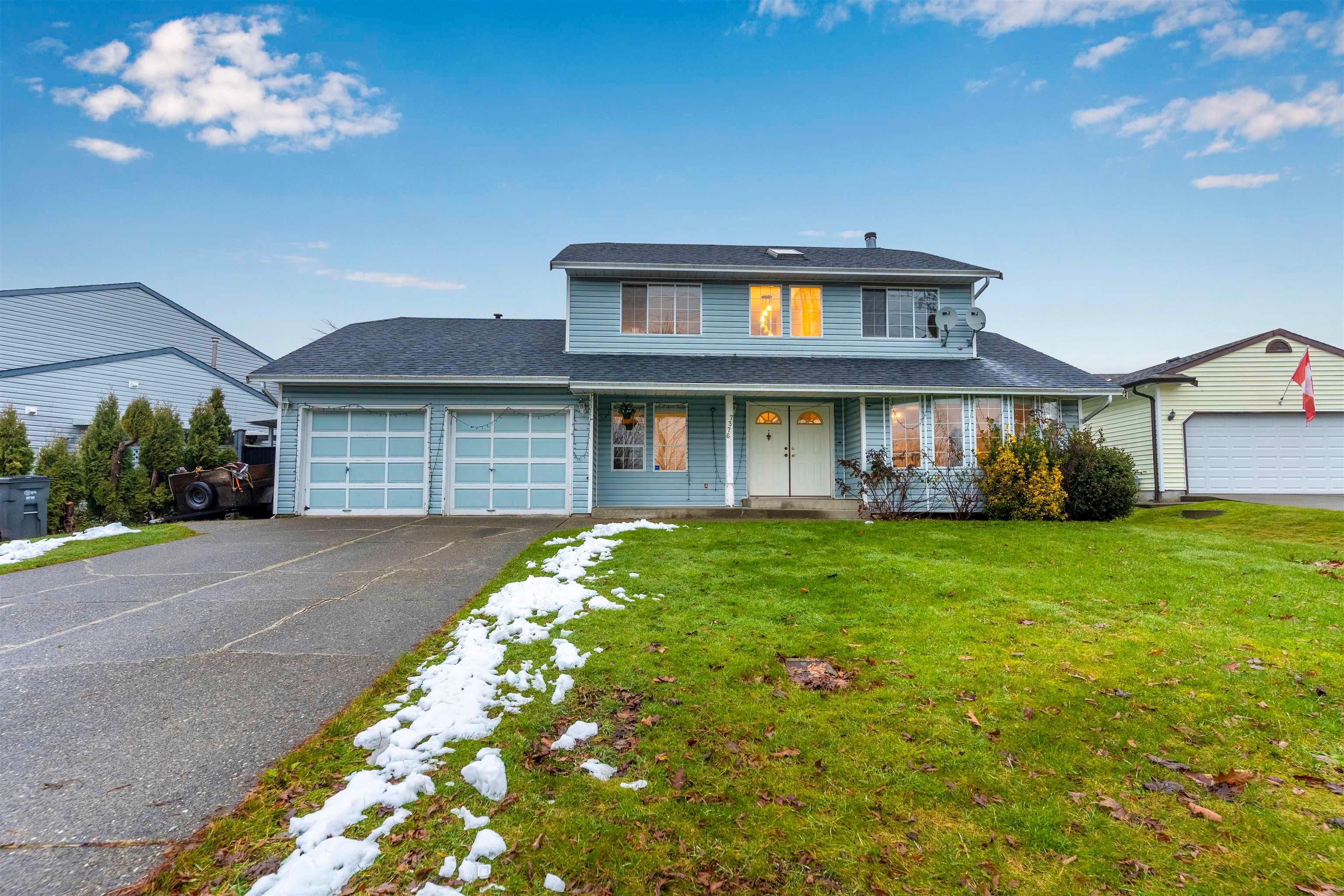 Main Photo: 7376 123 Street in Surrey: West Newton House for sale : MLS®# R2637651