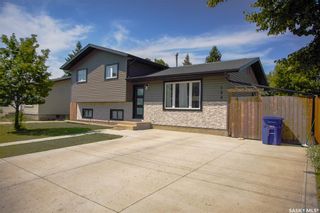 Photo 1: 122 Kenderdine Road in Saskatoon: Erindale Residential for sale : MLS®# SK945302