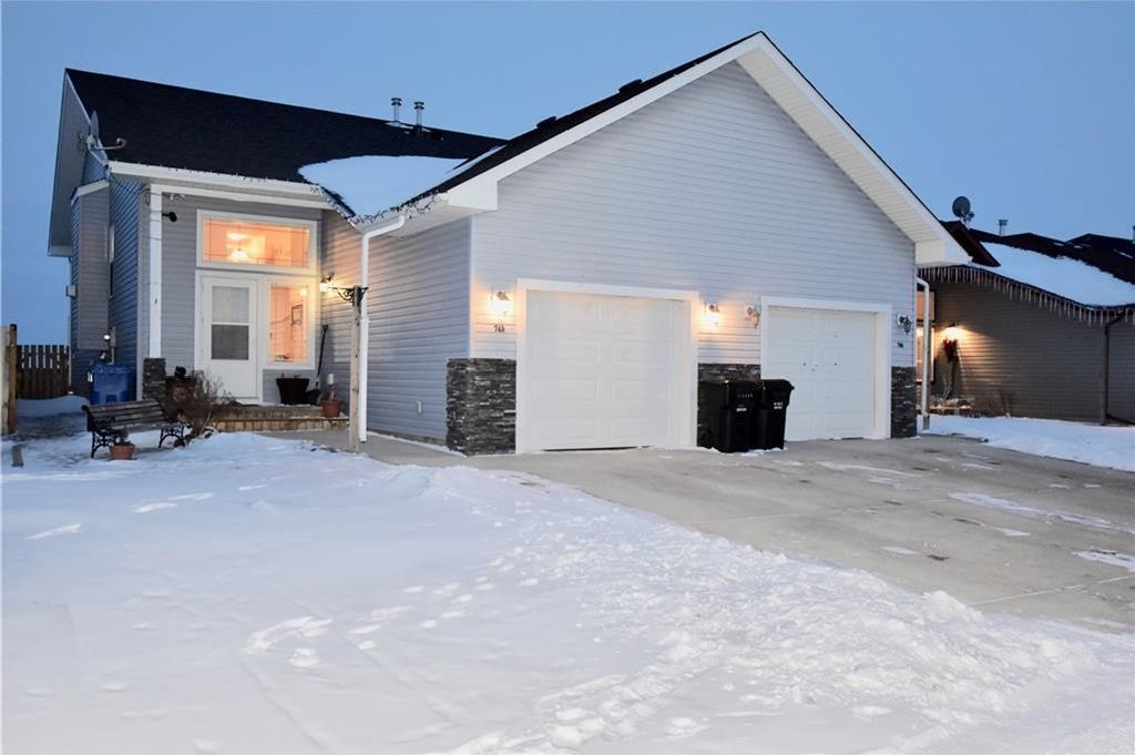 Main Photo: 748 Carriage Lane Drive: Carstairs House for sale : MLS®# C4165695