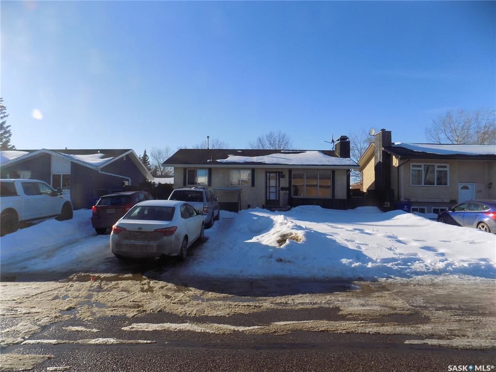 Main Photo: 114 6th Avenue North in Martensville: Residential for sale : MLS®# SK919781