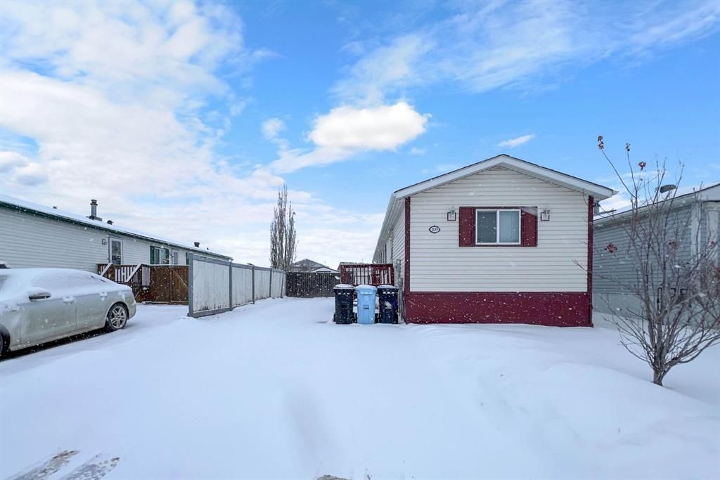 Main Photo: 109 Mckinlay Crescent: Fort McMurray Detached for sale : MLS®# A2099891