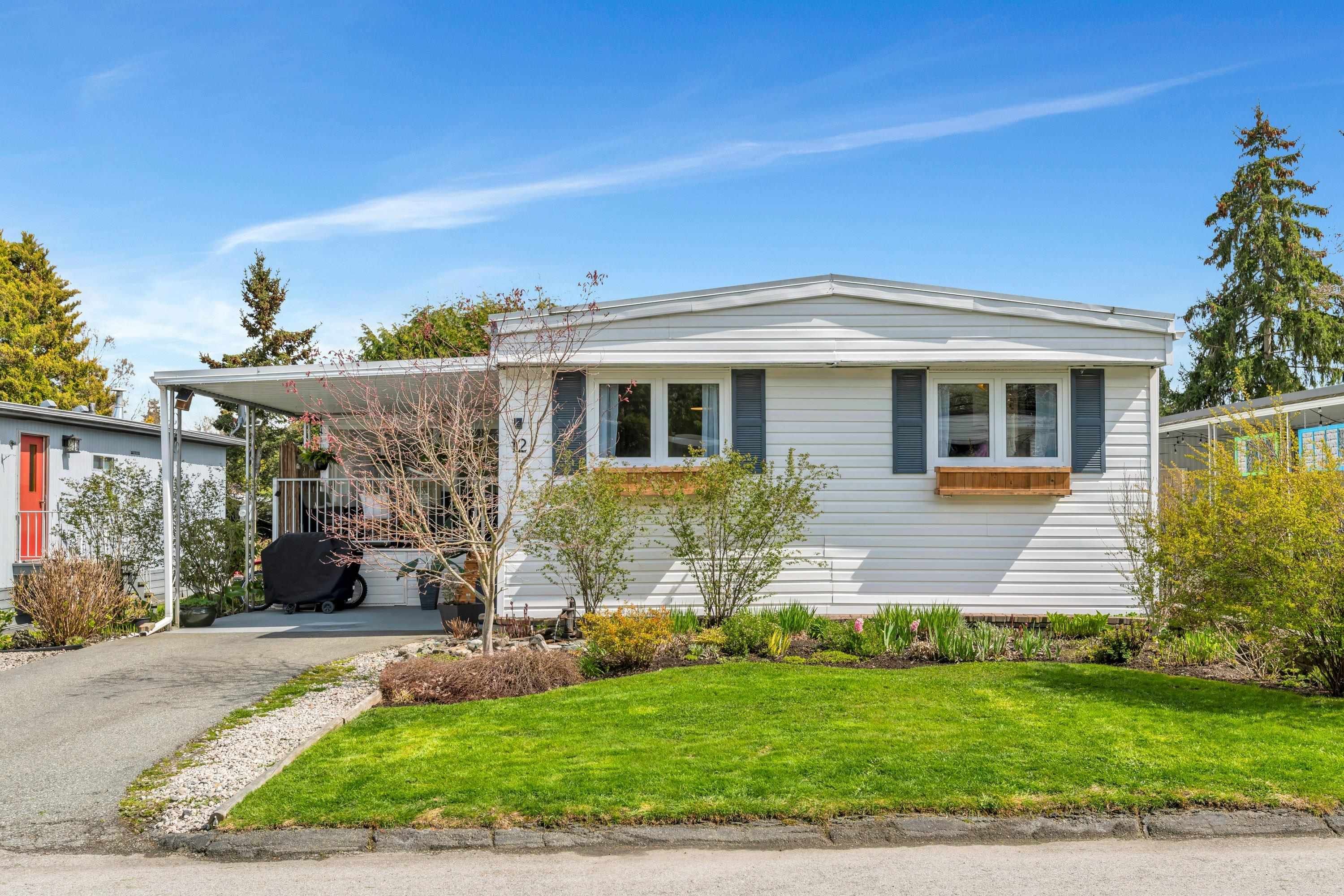 Main Photo: 12 1840 160TH Street in Surrey: King George Corridor Manufactured Home for sale in "BREAKAWAY BAYS" (South Surrey White Rock)  : MLS®# R2770088
