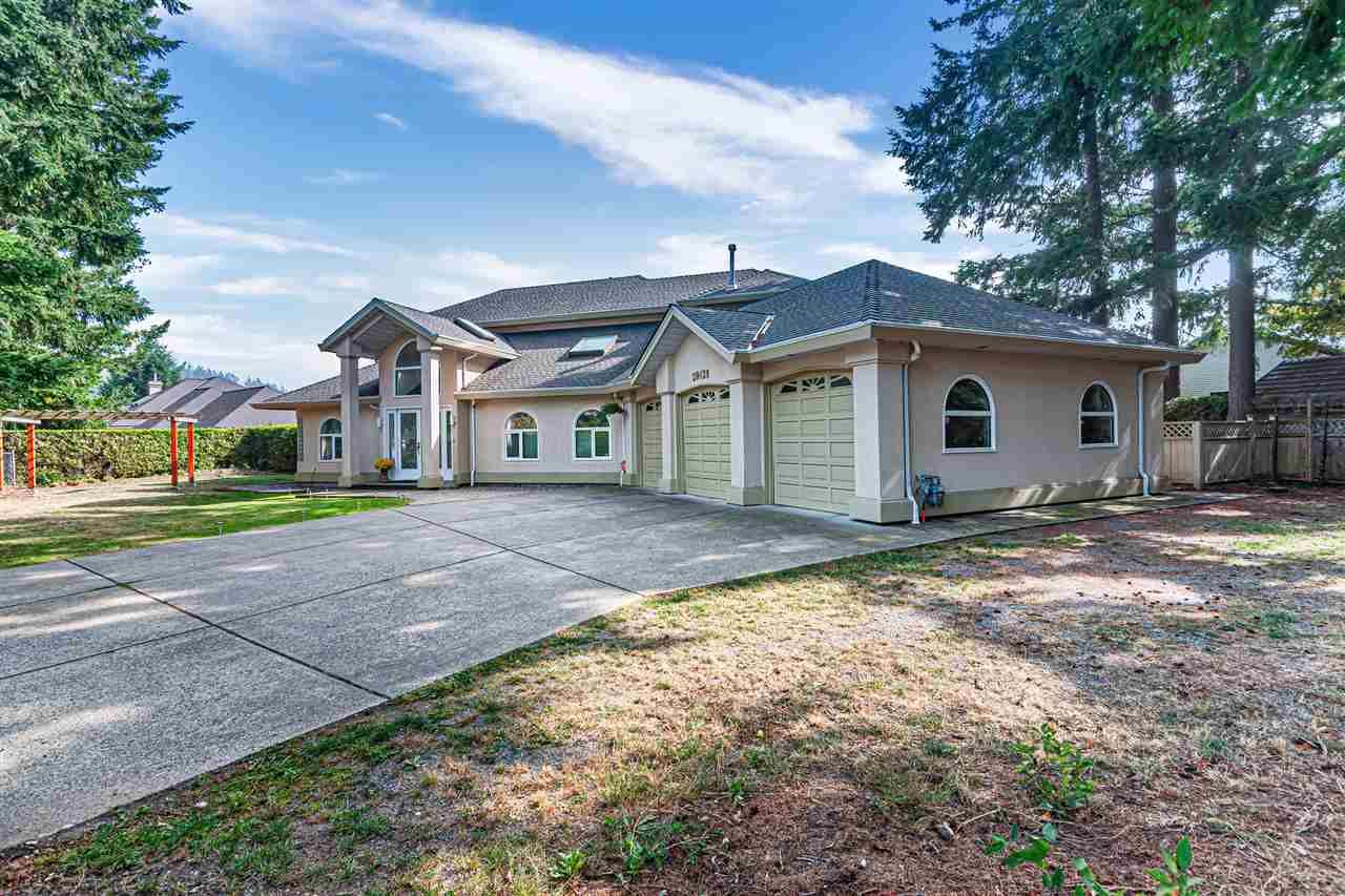 Main Photo: 20428 32 Avenue in Langley: Brookswood Langley House for sale : MLS®# R2499289