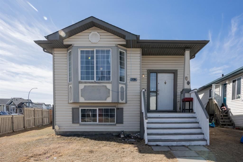 Main Photo: 176 Martinvalley Road NE in Calgary: Martindale Detached for sale : MLS®# A1196388