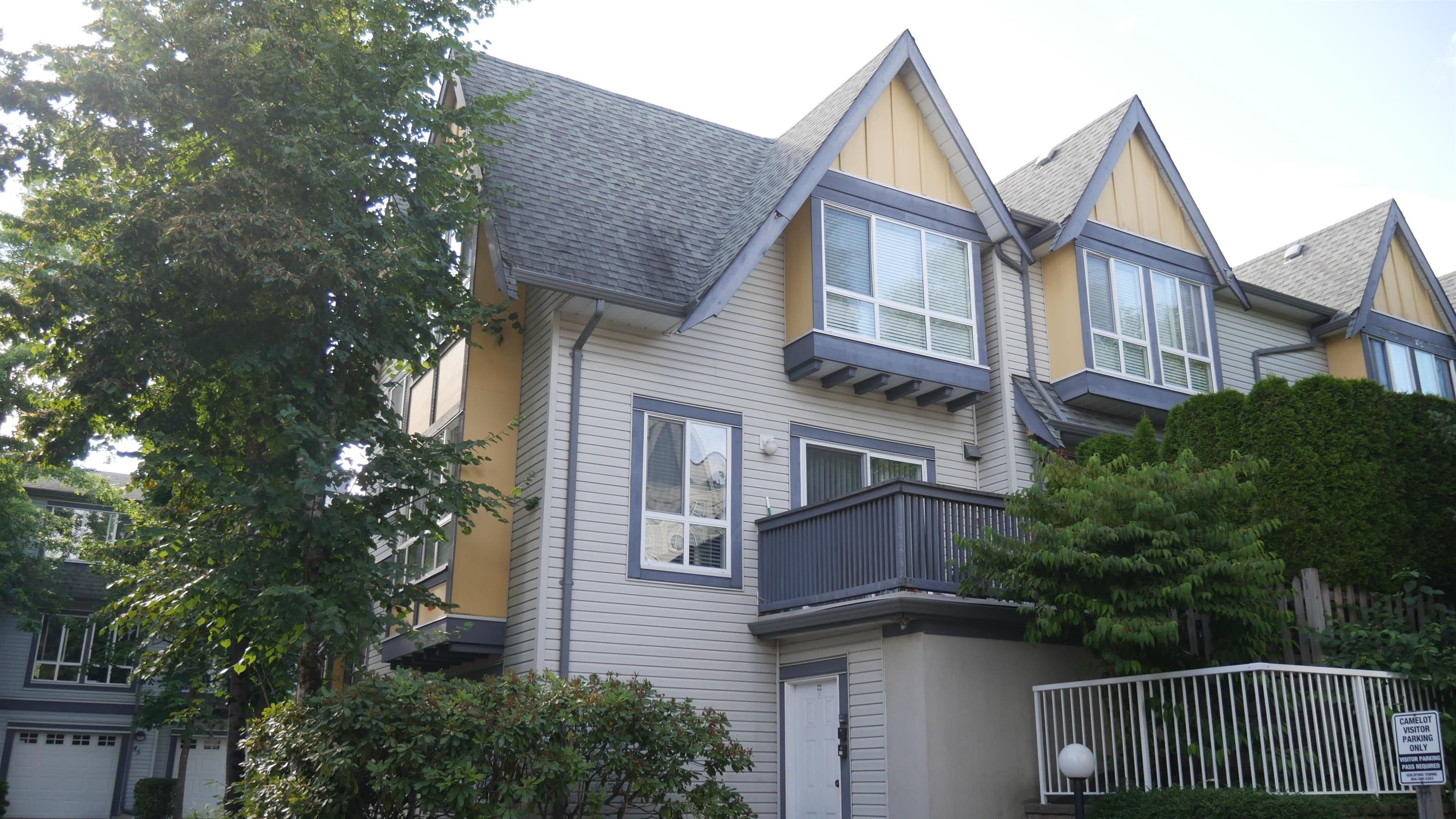 Main Photo: 43 16388 85 Avenue in Surrey: Fleetwood Tynehead Townhouse for sale in "Camelot Village" : MLS®# R2714609