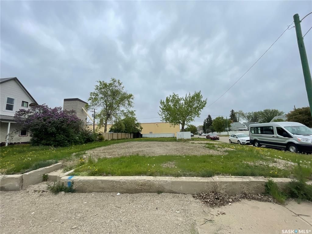 Main Photo: 476 Stadacona Street East in Moose Jaw: Hillcrest MJ Lot/Land for sale : MLS®# SK930138