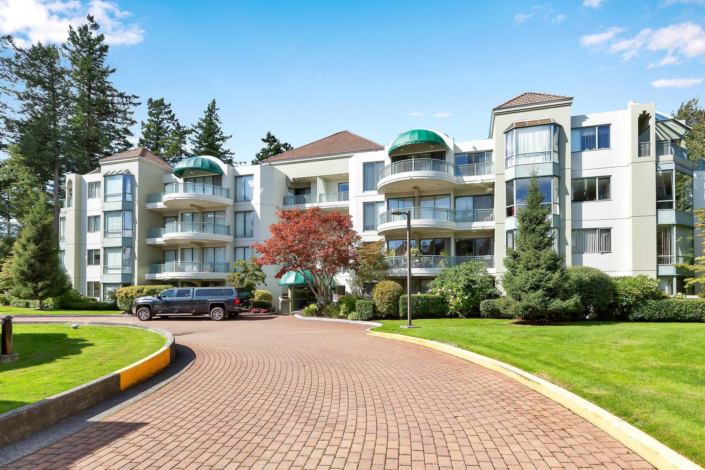 Main Photo: 103 1745 MARTIN Drive in White Rock: Sunnyside Park Surrey Condo for sale in "SOUTH WYND" (South Surrey White Rock)  : MLS®# R2617912