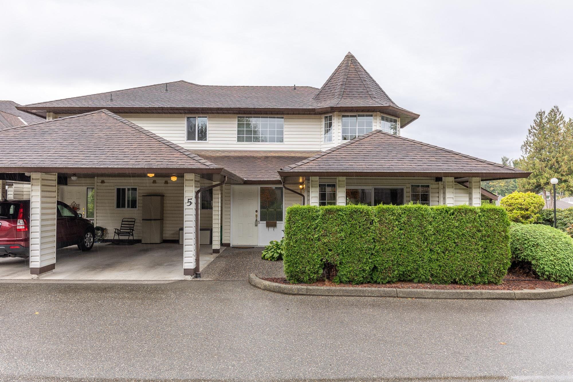 Main Photo: 5 34942 MT. BLANCHARD Drive in Abbotsford: Abbotsford East Townhouse for sale in "The Rose Garden" : MLS®# R2820451