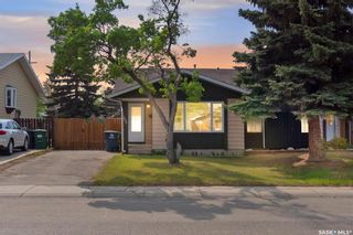 Photo 1: 1606 Vickies Avenue in Saskatoon: Forest Grove Residential for sale : MLS®# SK929822