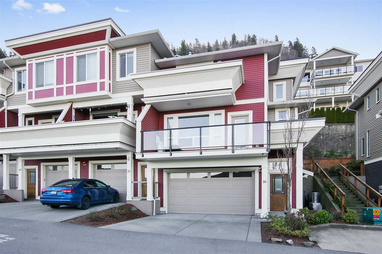 Main Photo: 16 47315 SYLVAN Drive in Chilliwack: Promontory Townhouse for sale in "SPECTRUM" (Sardis)  : MLS®# R2438096