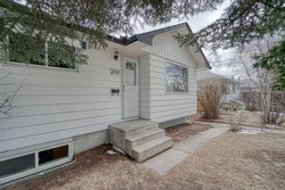 Photo 2: 2836 45 Street SW in Calgary: Glenbrook Detached for sale : MLS®# A1204994