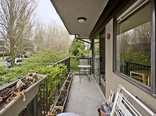 Photo 11: 205 2222 CAMBRIDGE Street in Vancouver: Hastings Condo for sale in "The Cambridge" (Vancouver East)  : MLS®# R2046134