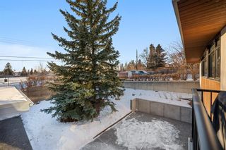 Photo 5: 2419 Charlebois Drive NW in Calgary: Charleswood Detached for sale : MLS®# A2018186