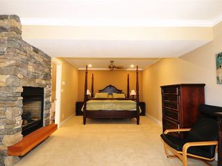 Photo 2: 20480 THORNE Avenue in Maple Ridge: Southwest Maple Ridge House for sale in "WEST MAPLE RIDGE" : MLS®# V1140275