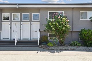 Photo 1: 4 33900 MAYFAIR Avenue in Abbotsford: Central Abbotsford Townhouse for sale in "Mayfair Gardens" : MLS®# R2792178