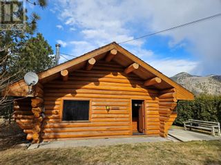 Photo 1: 728 10th Avenue in Keremeos: House for sale : MLS®# 10305697