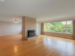 Photo 2: 3985 Hollydene Pl in VICTORIA: SE Arbutus House for sale (Saanich East)  : MLS®# 827429