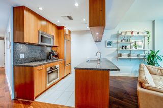 Photo 7: 903 628 KINGHORNE Mews in Vancouver: Yaletown Condo for sale in "Silver Sea" (Vancouver West)  : MLS®# R2743984