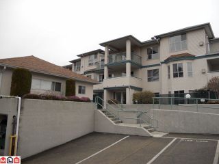 Photo 1: 305 5955 177B Street in Surrey: Cloverdale BC Condo for sale in "WINDSOR PLACE" (Cloverdale)  : MLS®# F1106948