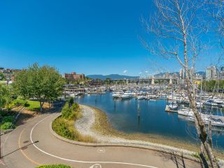 Photo 1: 307 1502 ISLAND PARK Walk in Vancouver: False Creek Condo for sale in "The Lagoons" (Vancouver West)  : MLS®# R2664298