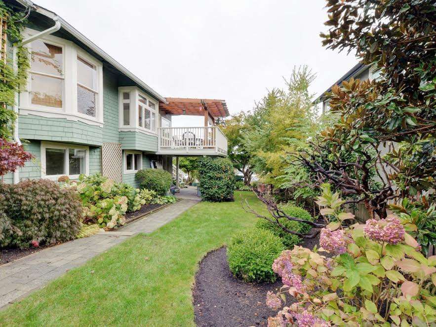 Main Photo: 728 E 7TH Street in North Vancouver: Queensbury House for sale : MLS®# R2114157