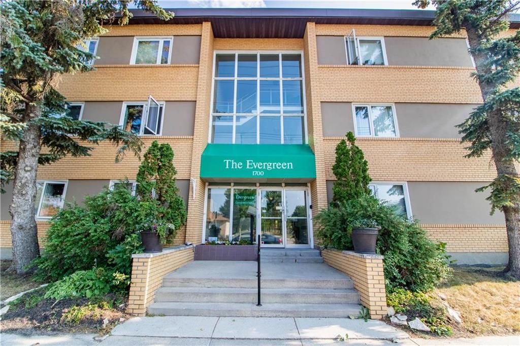Main Photo: 36 1700 Taylor Avenue in Winnipeg: River Heights South Condominium for sale (1D)  : MLS®# 202119842