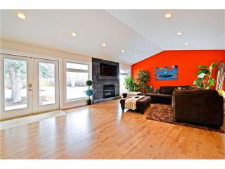 Photo 11: 6615 LETHBRIDGE Crescent SW in Calgary: Lakeview House for sale : MLS®# C4050221