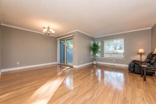Photo 5: 15896 MCBETH Road in Surrey: King George Corridor Townhouse for sale (South Surrey White Rock)  : MLS®# R2136251