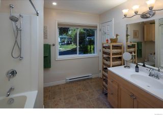 Photo 34: 902 Deal St in Oak Bay: OB South Oak Bay Single Family Residence for sale : MLS®# 961511