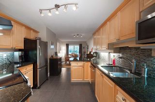 Photo 4: 13 222 E 5TH Street in North Vancouver: Lower Lonsdale Townhouse for sale in "BURHAM COURT" : MLS®# R2041998