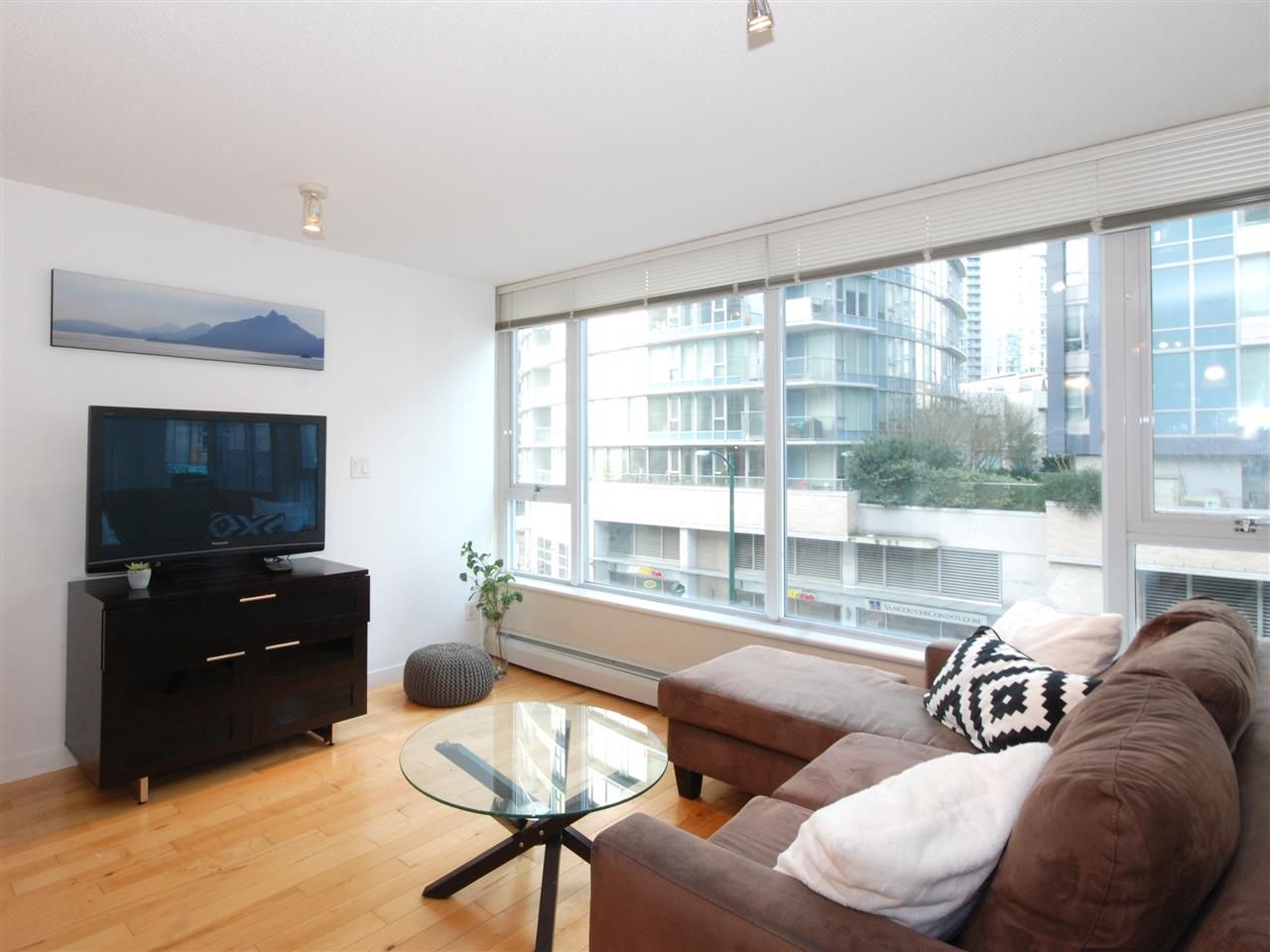 Main Photo: 306 618 ABBOTT STREET in : Downtown VW Condo for sale : MLS®# R2340667