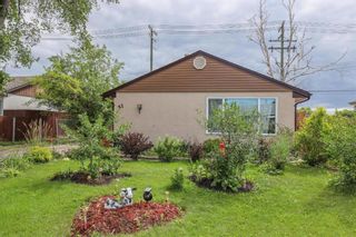 Photo 1: 31 Jubinville Bay in Winnipeg: Windsor Park Residential for sale (2G)  : MLS®# 202322368