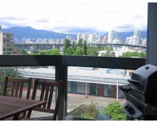 Main Photo: 302 1345 W 4TH Avenue in Vancouver: False Creek Condo for sale in "GRANVILLE ISLAND VILLAGE" (Vancouver West)  : MLS®# V690823