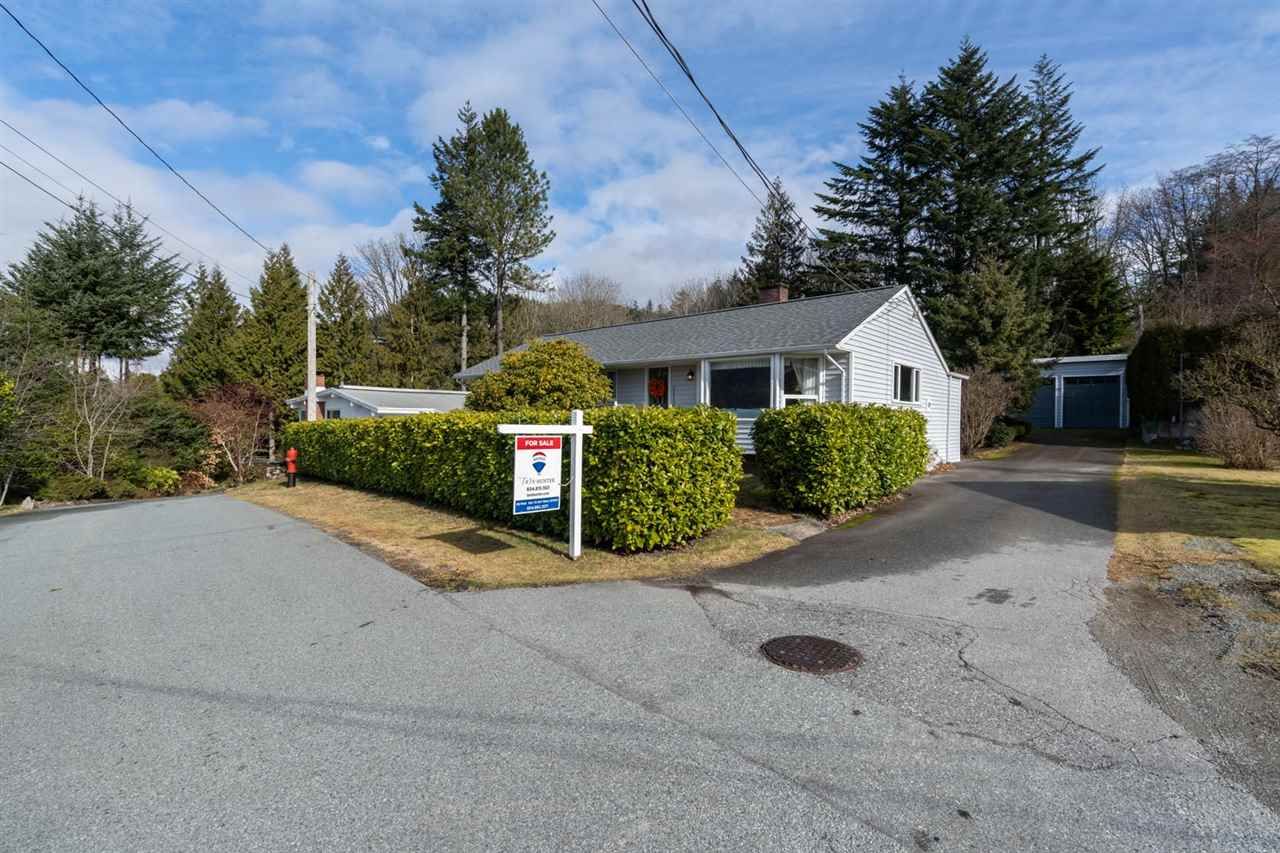 Main Photo: 38200 HOSPITAL Place in Squamish: Hospital Hill House for sale in "Hospital Hill" : MLS®# R2440002