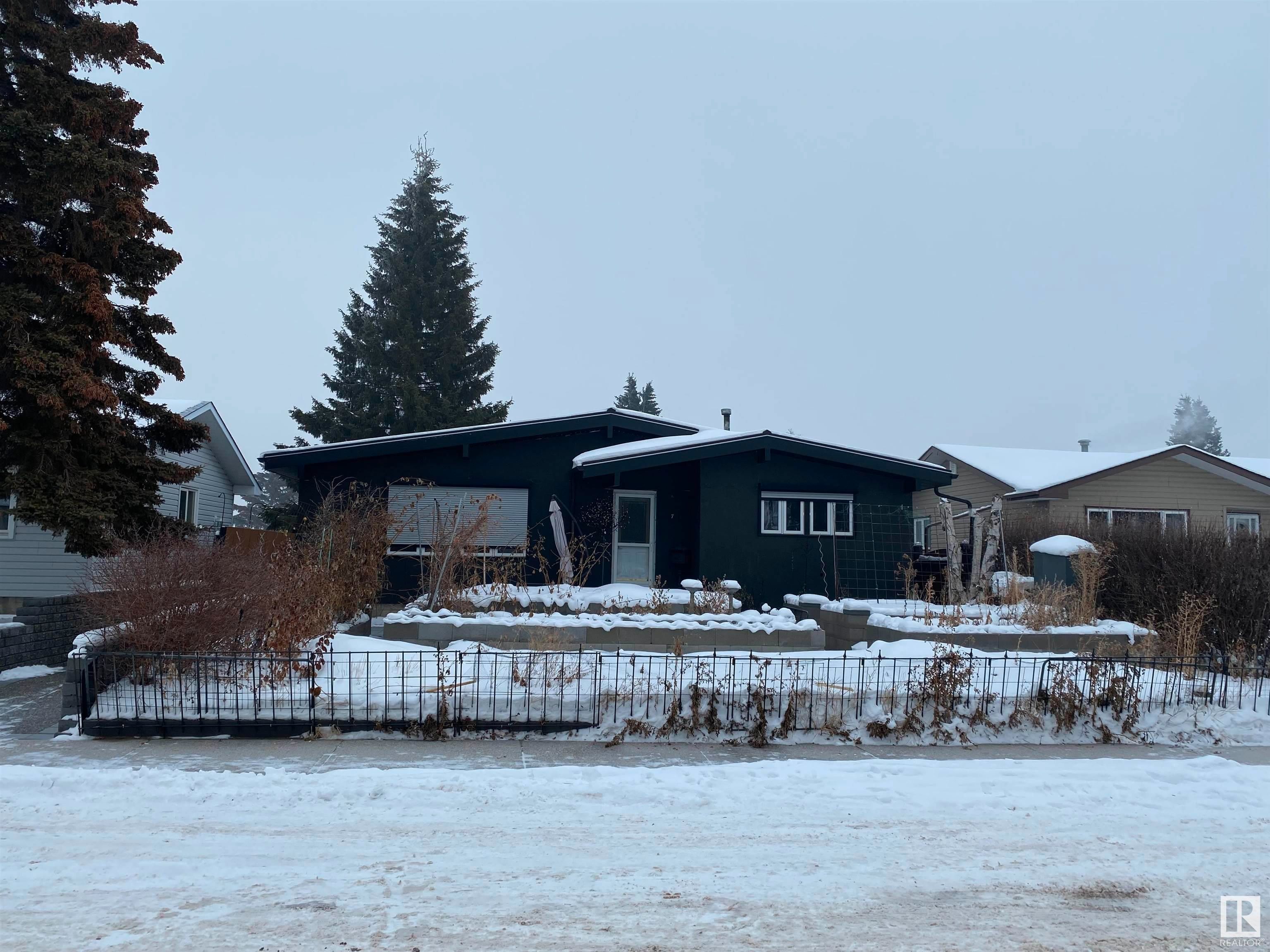 Main Photo: 10807 31 Street in Edmonton: Zone 23 House for sale : MLS®# E4329182
