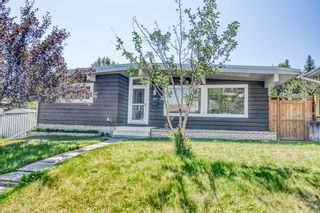 Photo 1: 903 Canaveral Crescent SW, Calgary