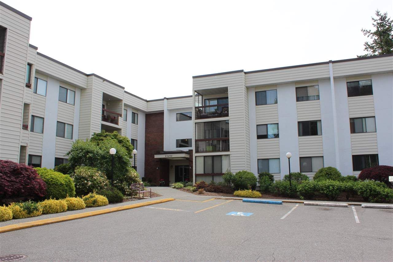 Main Photo: 304 33490 COTTAGE Lane in Abbotsford: Central Abbotsford Condo for sale in "Cottage Lane" : MLS®# R2396054