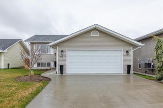 Photo 1: 19 WESTVIEW Drive in Steinbach: R16 Residential for sale : MLS®# 202409467