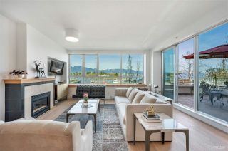Photo 1: L302 1550 COAL HARBOUR in Vancouver: Coal Harbour Condo for sale in "COARL HARBOUR QUAY / WATERFRONT PLACE" (Vancouver West)  : MLS®# R2628385