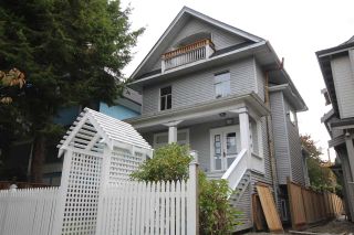 Photo 1: 624 E 11TH Avenue in Vancouver: Mount Pleasant VE House for sale (Vancouver East)  : MLS®# R2413732