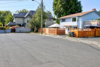 Photo 4: 1704 Carrick St in Victoria: Vi Jubilee House for sale : MLS®# 883440