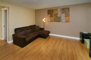 Photo 2: 139 CASTLEGLEN Road NE in Calgary: Castleridge House for sale : MLS®# C4170209