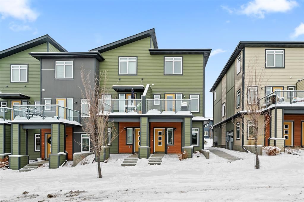 Main Photo: 41 Sage Bluff Gate NW in Calgary: Sage Hill Row/Townhouse for sale : MLS®# A2023024