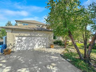 Photo 1: 115 Duncan Norrie Drive in Winnipeg: House for sale : MLS®# 202401328