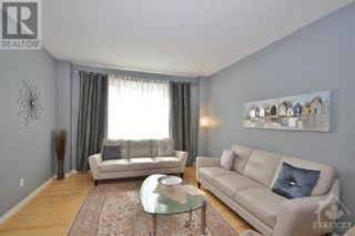Photo 4: 212 ANNAPOLIS CIRCLE in Ottawa: House for sale : MLS®# 1373749