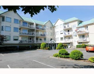 Photo 1: 108 19236 FORD ROAD in Pitt Meadows: Central Meadows Condo for sale : MLS®# R2024446