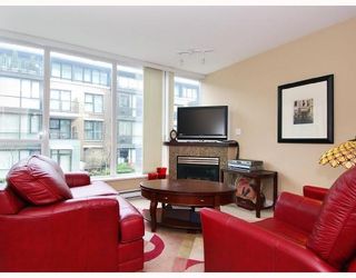 Photo 2: 113 - 1483 W. 7th Avenue in Vancouver: Fairview VW Condo for sale (Vancouver West)  : MLS®# V695373