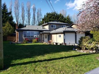 Photo 2: 10306 Gabriola Pl in Sidney: Si Sidney North-East House for sale : MLS®# 835055