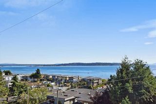 Photo 2: 15539 COLUMBIA AVENUE in South Surrey White Rock: White Rock Home for sale ()  : MLS®# R2199750