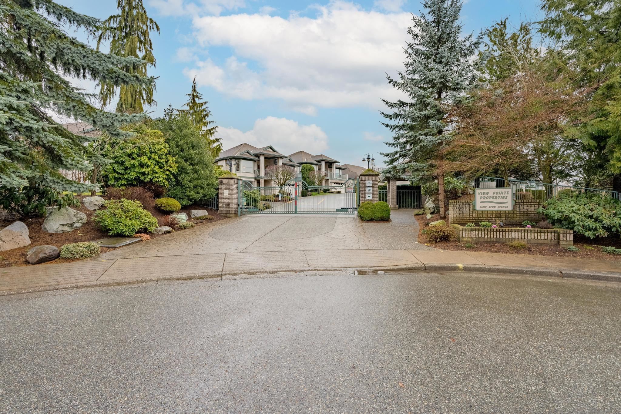 Main Photo: 2 31517 SPUR Avenue in Abbotsford: Abbotsford West Townhouse for sale in "View Pointe" : MLS®# R2657521